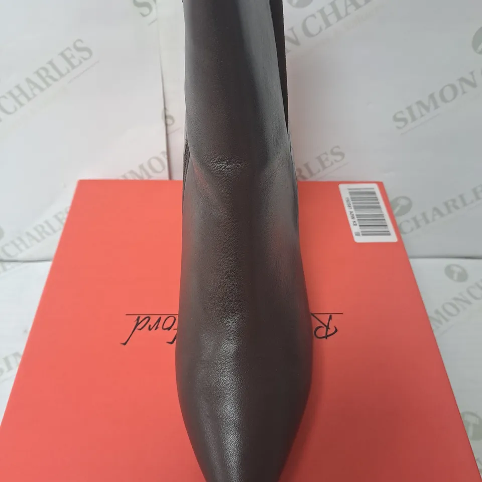 BOXED RUTH LANGSFORD DARK BROWN LEATHER POINTED HEEL BOOTS SIZE 8