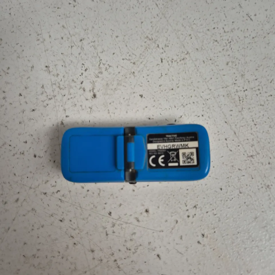 TRACTIVE PET GPS TRACKER – BLUE WITH USB CHARGING CABLE