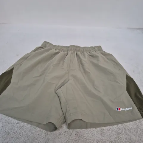 BERGHAUS MEN'S KHAKI SHORTS – M