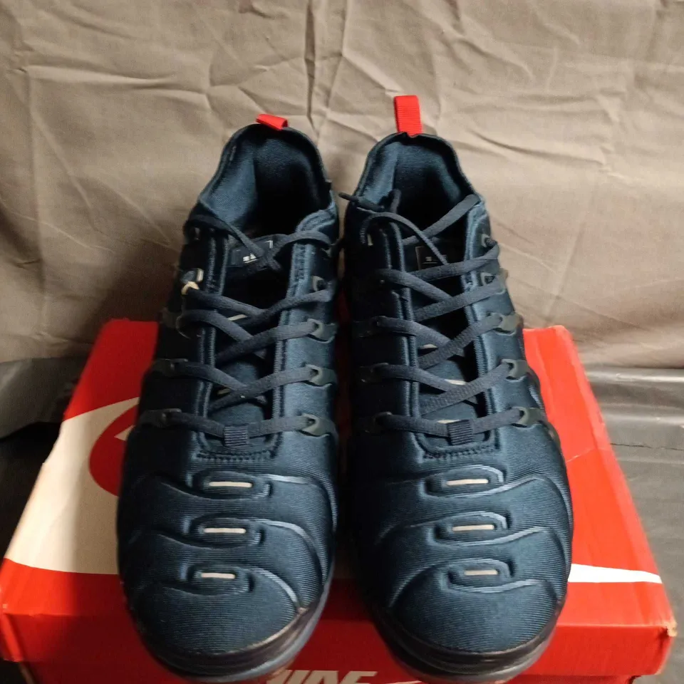 BOXED PAIR OF NIKE AIR VAPORMAX PLUS SNEAKERS – UK SIZE 11.5