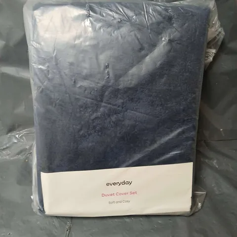 EVERYDAY DUVET COVER SET IN NAVY