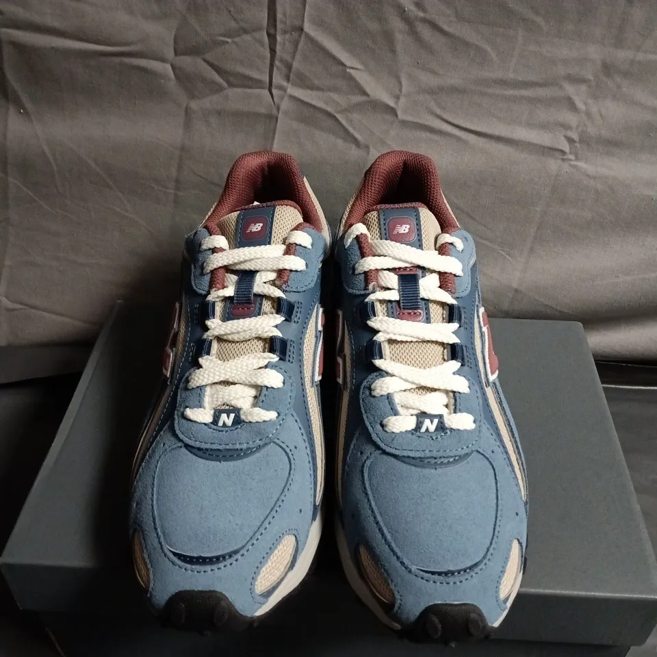 BOXED PAIR OF NEW BALANCE 204L TRAINERS– UK SIZE 8