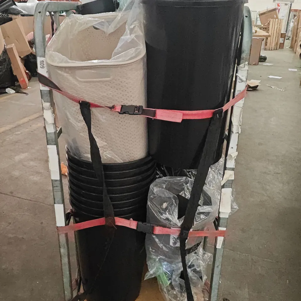 CAGE OF ASSORTED PLASTIC HOUSEHOLD STORAGE ITEMS TO INCLUDES BINS, HAMPERS AND DRAINERS