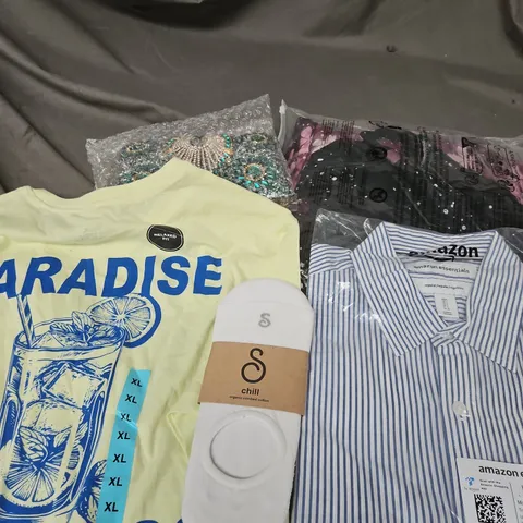 APPROXIMATELY 20 ASSORTED CLOTHING PRODUCTS IN VARIOUS STYLES & SIZES TO INCLUDE JACKETS, T-SHIRTS, DRESSES ETC