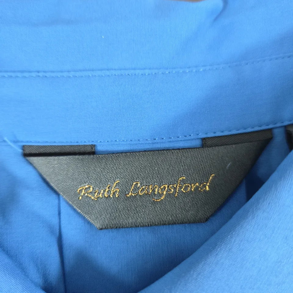 RUTH LANGFORD WOMEN'S LIGHT BLUE BUTTON-DOWN SHIRT – UK 20 (US 16)