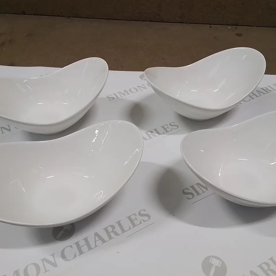 BOX CONTAINING 4 PORCELAIN DISHES