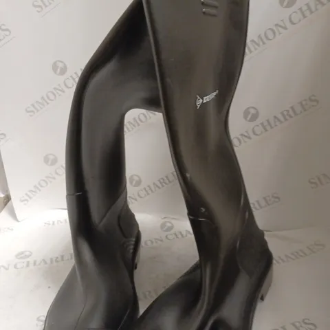 DUNLOP BLACK WELLINGTON LOGO BOOTS- UK 7