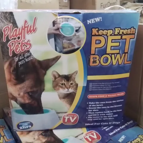 BOX CONTAINING LARGE AMOUNT OF KEEP FRESH PET BOWLS