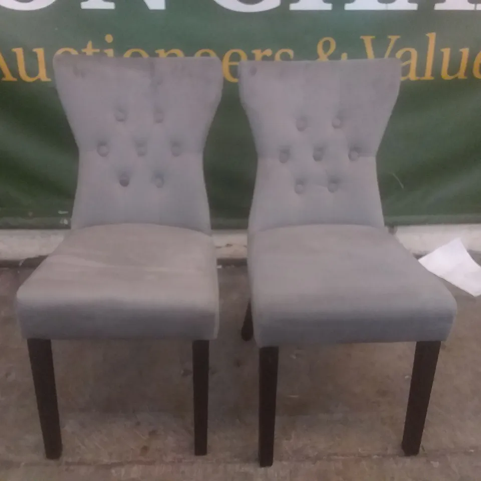 SET OF 2 NEW KENSINGTON GREY VELVET BUTTON BACK DINING CHAIR (BLACK LEG)