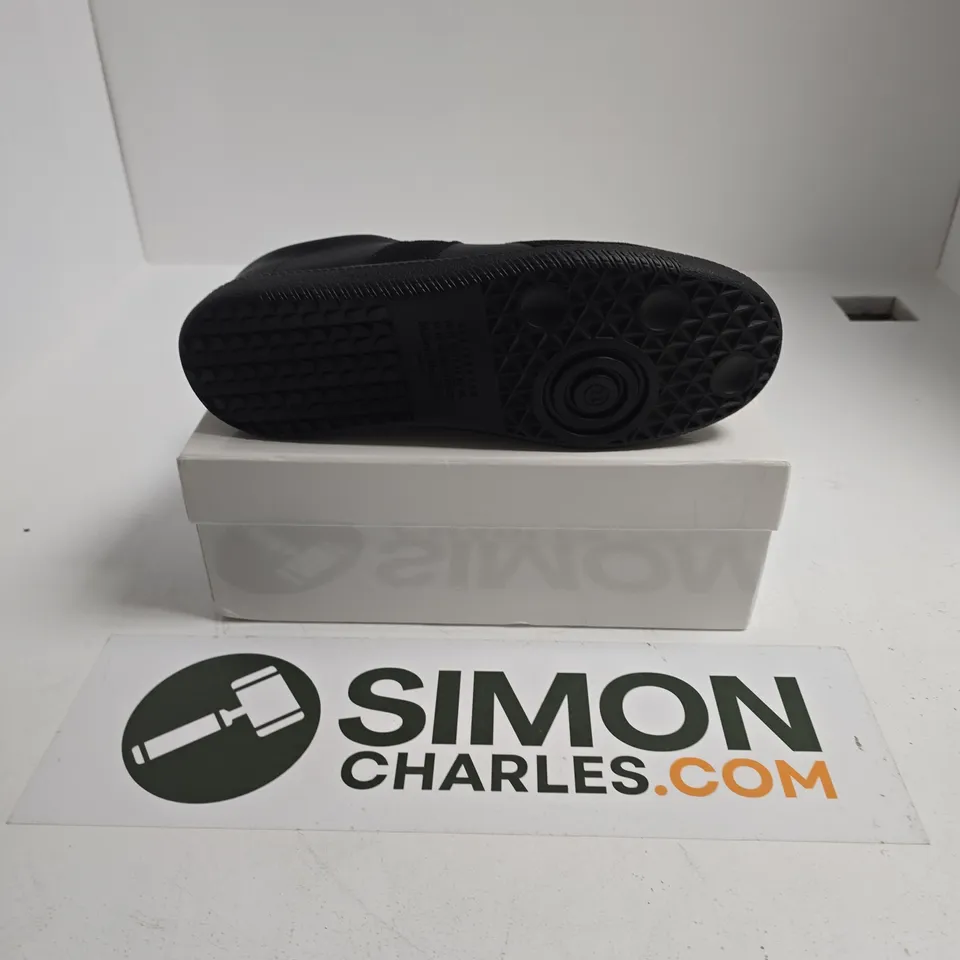 BOXED PAIR OF MAISON MARGIELA REPLICA SNEAKERS IN AN ALL-BLACK LEATHER COLORWAY - SIZE 43