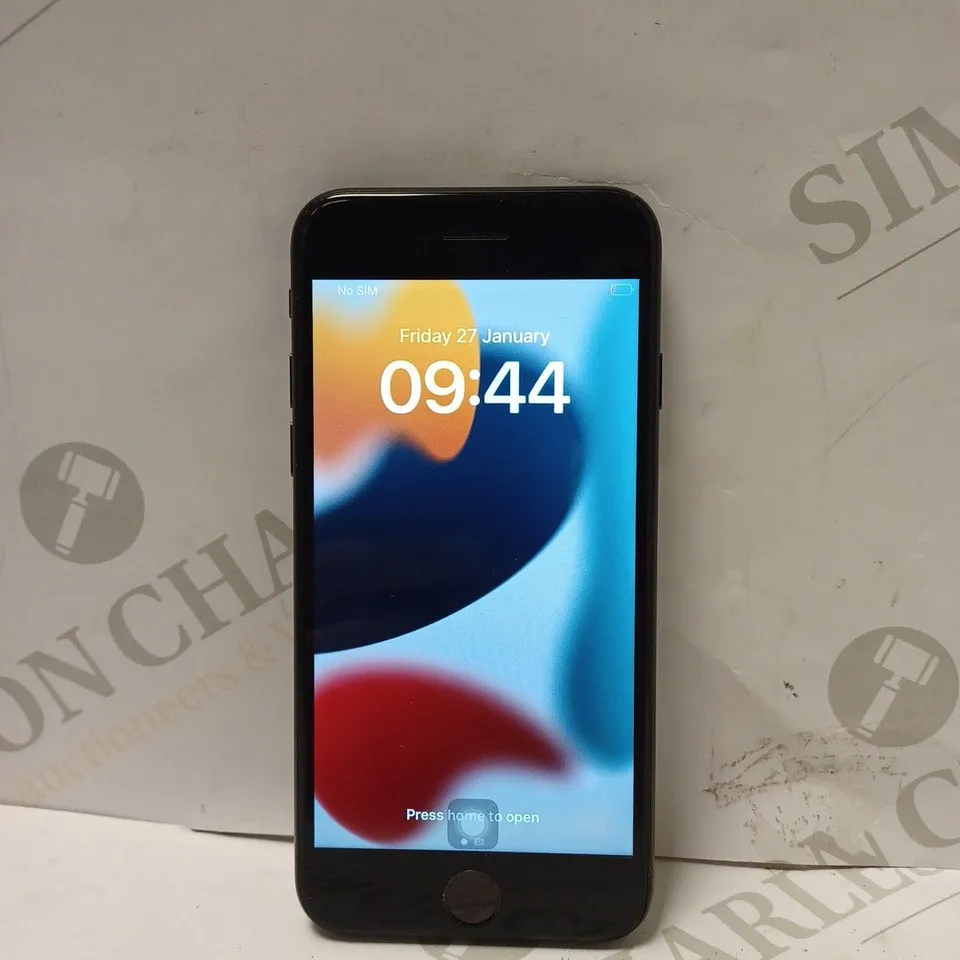 BOXED APPLE IPHONE SE IN BLACK 64GB