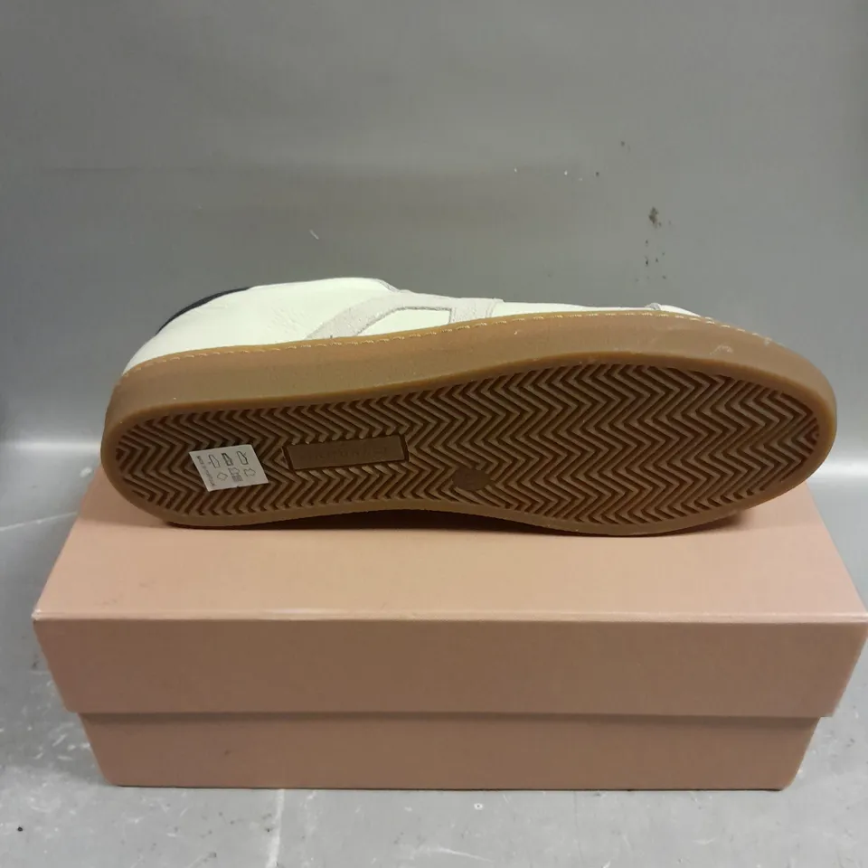 BOXED PAIR OF AIR & GRACE CRU SIGNATURE SHOES - 8
