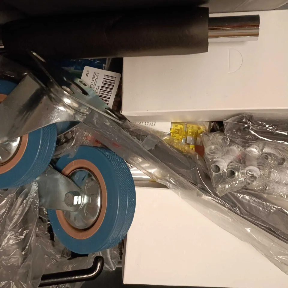 APPROXIMATELY 12 ASSORTED HOUSEHOLD ITEMS TO INCLUDE WHEELS, SENTIMENT CARDS, LARGE T LABELS, ETC