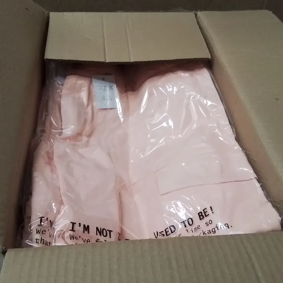 BOXED BRAND NEW APPROXIMATELY 36 JD CARGO SHORTS PEACH SIZE 18