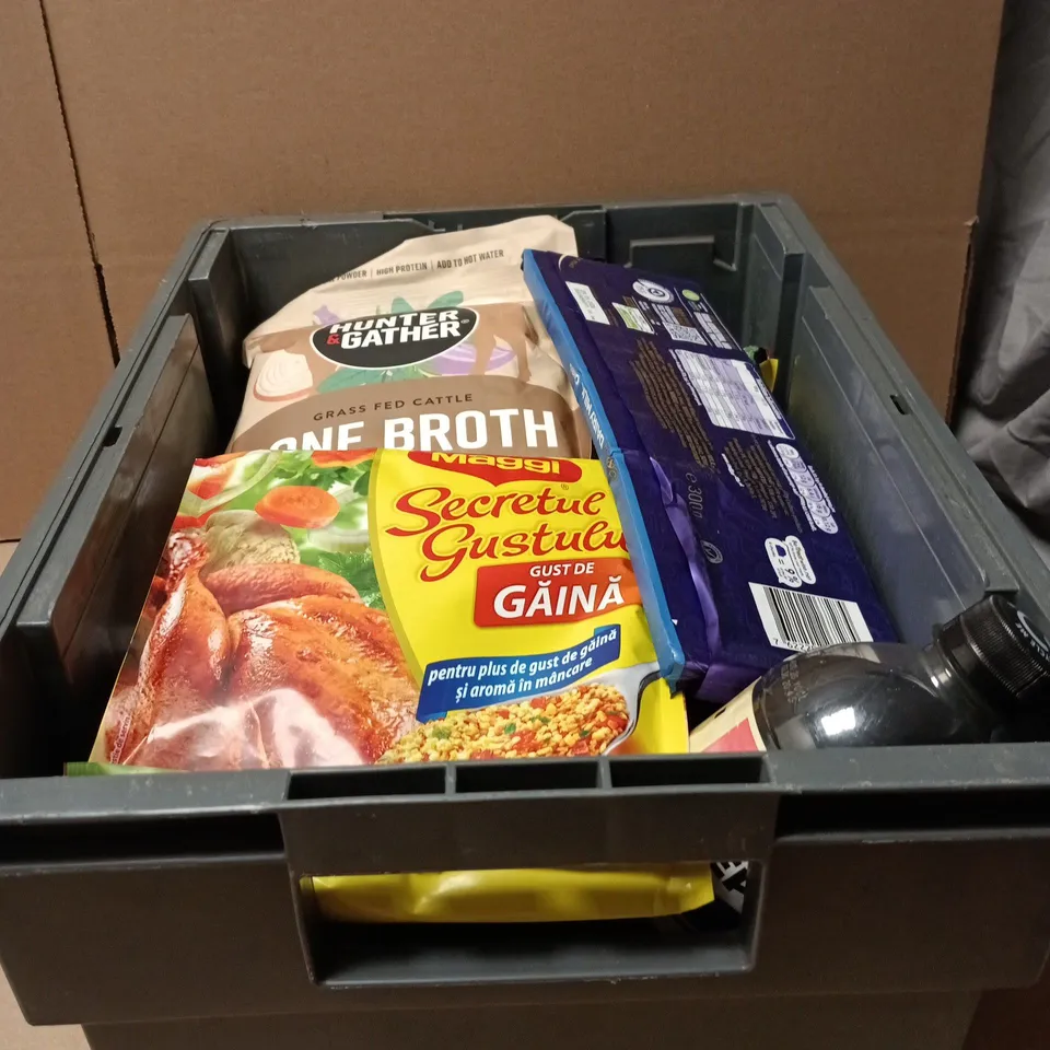 TOTE OF APPROXIMATELY 12 ASSORTED FOOD/DRINK ITEMS TO INCLUDE PEPSI STRAWBERRY N CREAM, MAGGI, HUNTER AND GATHER BONE BROTH, CADBURY DIARY MILK OREO 300G ETC