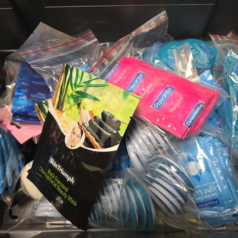 APPROXIMATELY 13 ASSORTED HEALTH & BEAUTY ITEMS TO INCLUDE - DAX HAIR WAX , DRY SHAMPOO , DEODORANT SALT & EARTH ETC