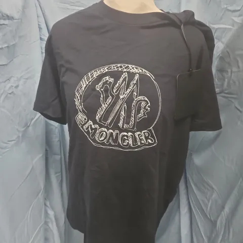 MONCLER SKETCH EMBROIDERED LOGO COTTON T-SHIRT – DARK BLUE, UK M