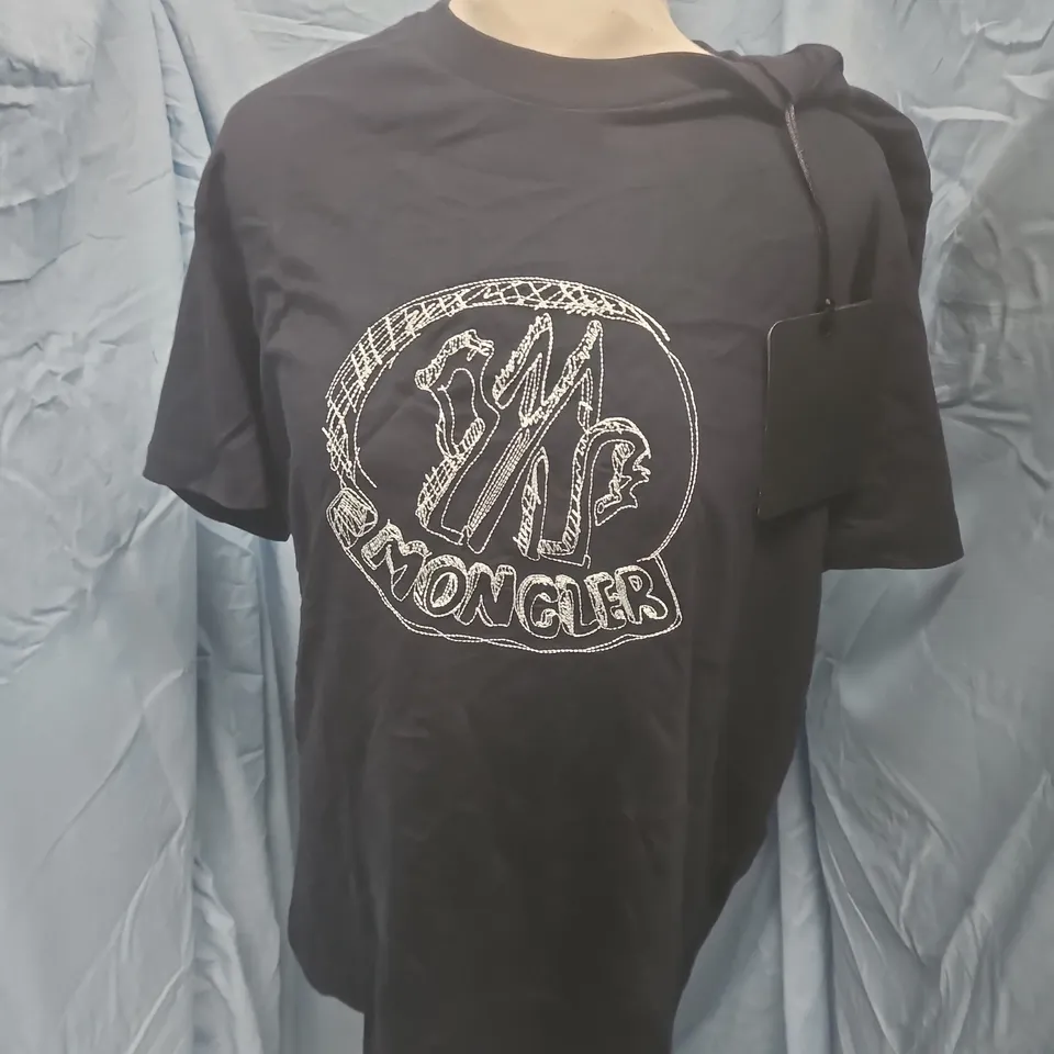 MONCLER SKETCH EMBROIDERED LOGO COTTON T-SHIRT – DARK BLUE, UK M