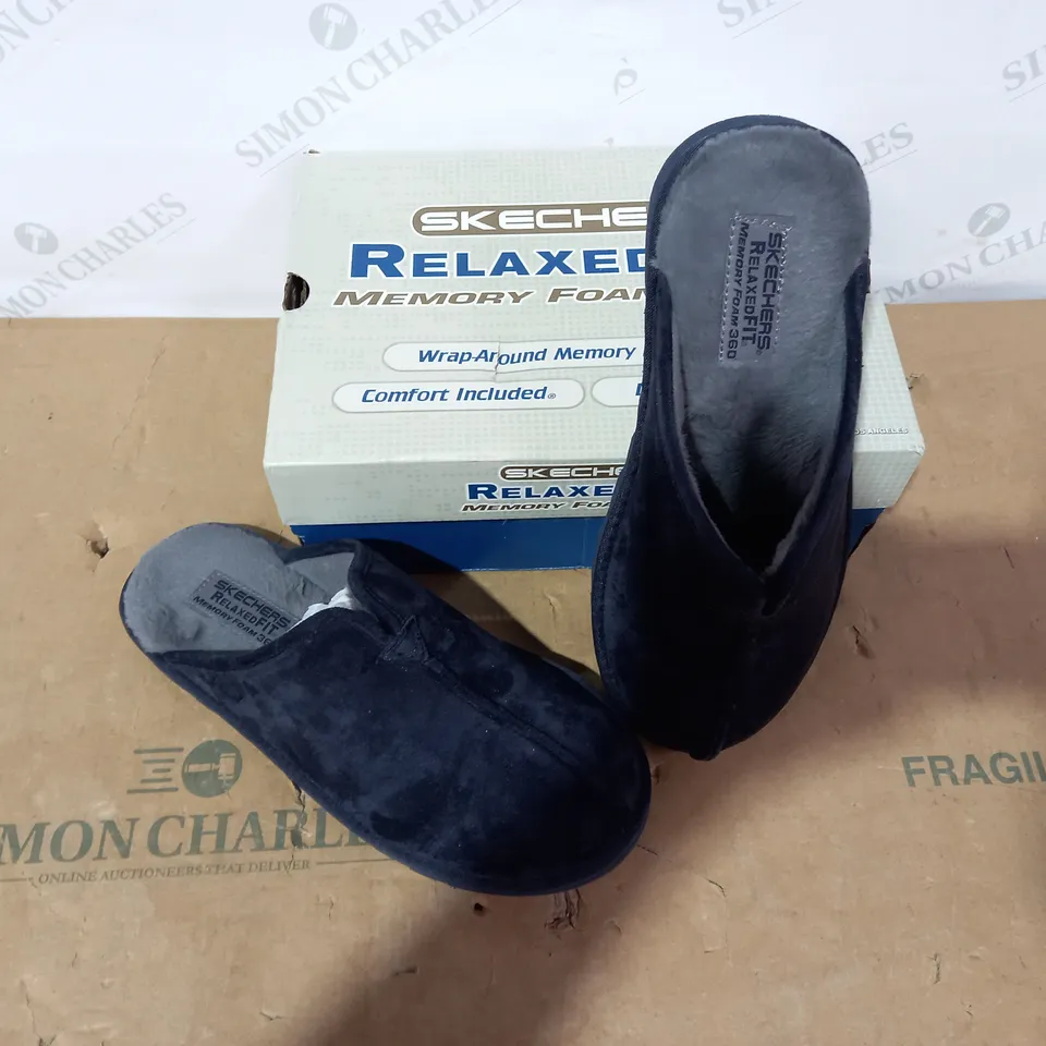 BOXED PAIR OF SKECHERS SLIPPERS - SIZE 8
