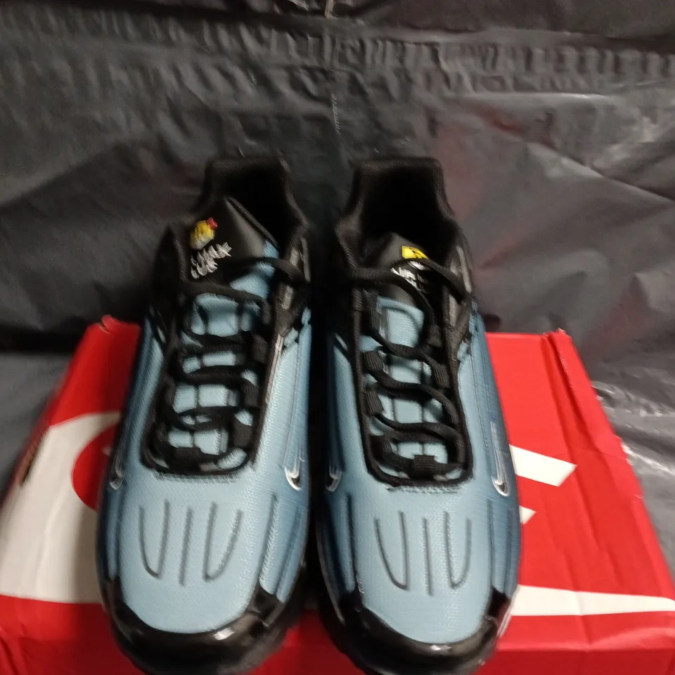 BOXED PAIR OF Nike Air Max Plus Sneakers – UK SIZE 7