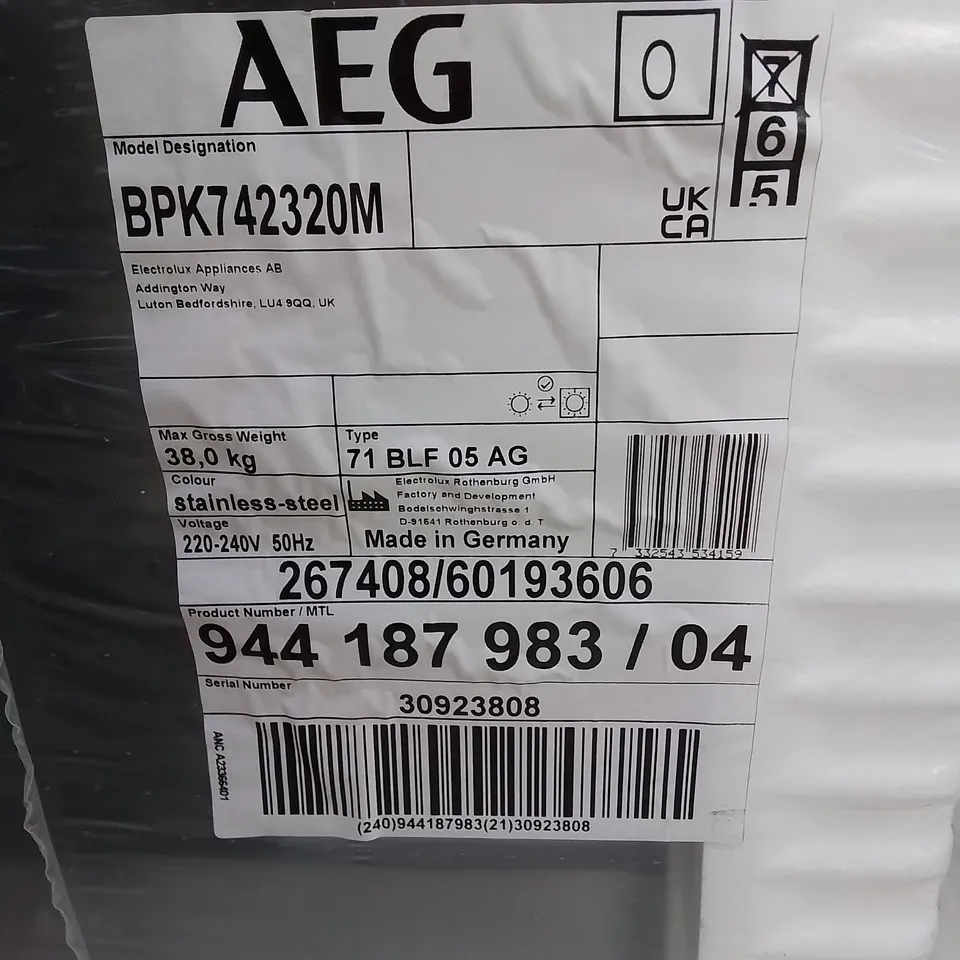 AEG INTEGRATED ASSISTED COOKING OVEN - STAINLESS STEEL Model BPK742320M RRP £542