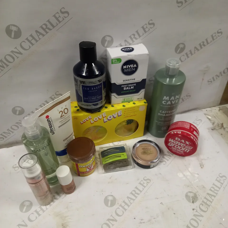 LOT TO CONTAIN APPROXIMATELY 25 ASSORTED UNISEX HEALTHCARE AND BEAUTY PRODUCTS, INCLUDES SHAMPOO, BALMS, MAKEUP ETC  