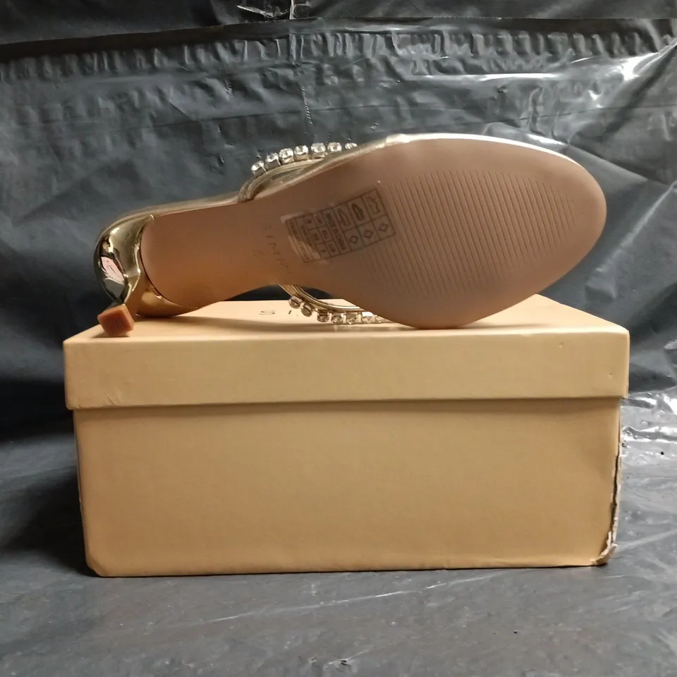 BOXED PAIR OF SIMMI LONDON TOE-POST LOW HEELED SANDALS IN METALLIC GOLD W. JEWEL DETAIL SIZE UK 5
