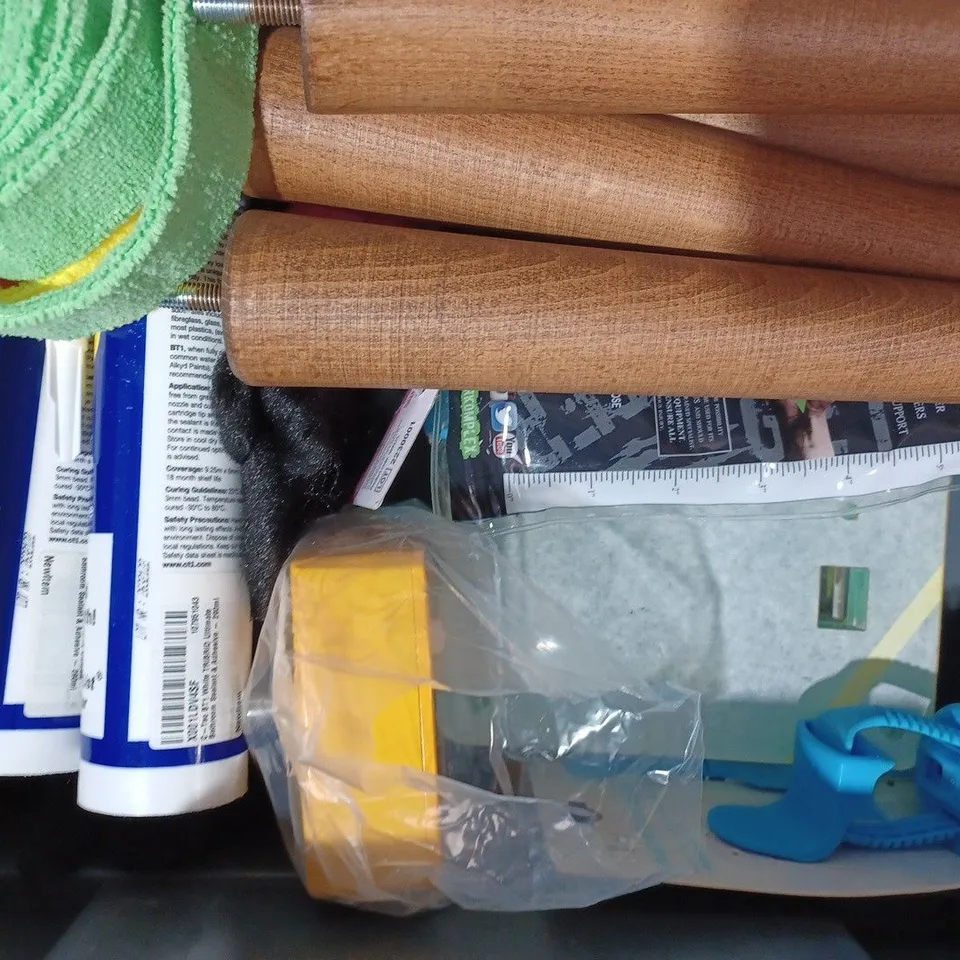 APPROXIMATELY 10 ASSORTED HOUSEHOLD ITEMS TO INCLUDE MAINLINE MATCH ACTIVATED CARP CELL PELLETS, TRACER COMPLETE CONSTRUCTION MARKET KIT, PHOTO FRAME, ETC