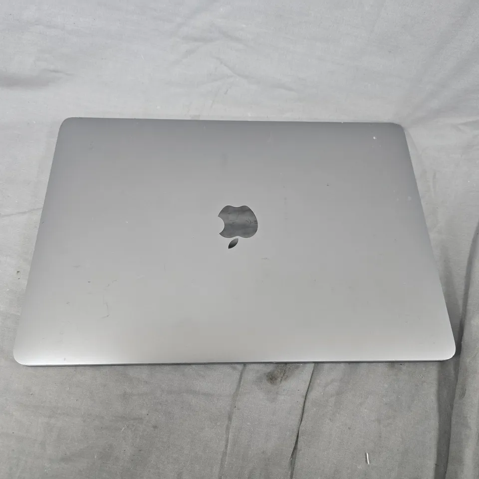APPLE MACBOOK PRO M1 LAPTOP