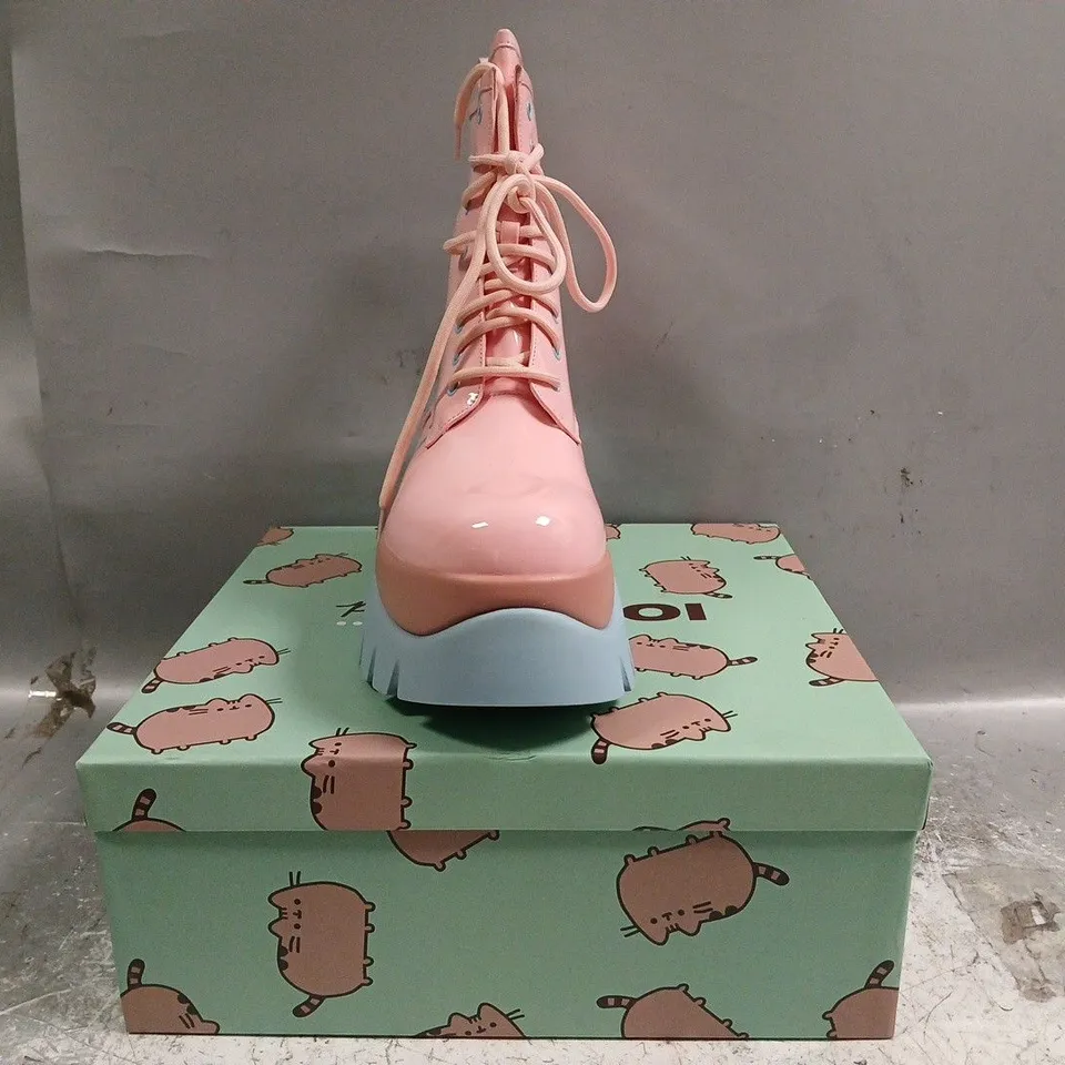 BOXED PAIR OF KOI PUSHEEN DOUGHNUTS PASTEL PATENT BOOTS IN PINK/BLUE SIZE UK 5