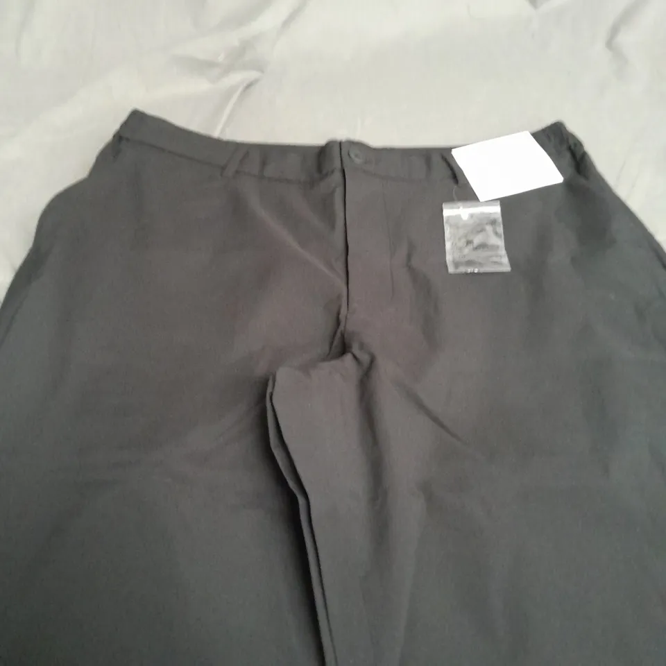 UNIQLO RELAXED TROUSERS IN BLACK - XL