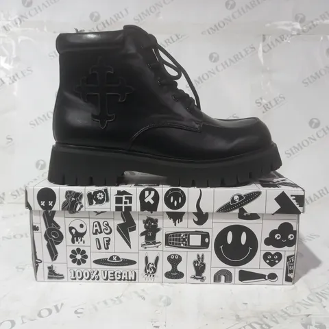 BRAND NEW BOXED PAIR OF KOI VEGAN LEATHER MORAL ALLIANCES MEN'S CROSS BOOTS IN BLACK UK SIZE 11