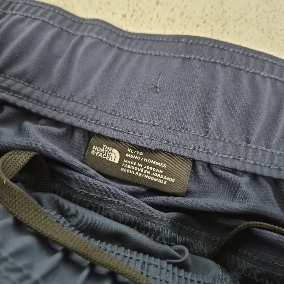 THE NORTH FACE MEN’S SHORTS – SUMMIT NAVY, XL REGULAR