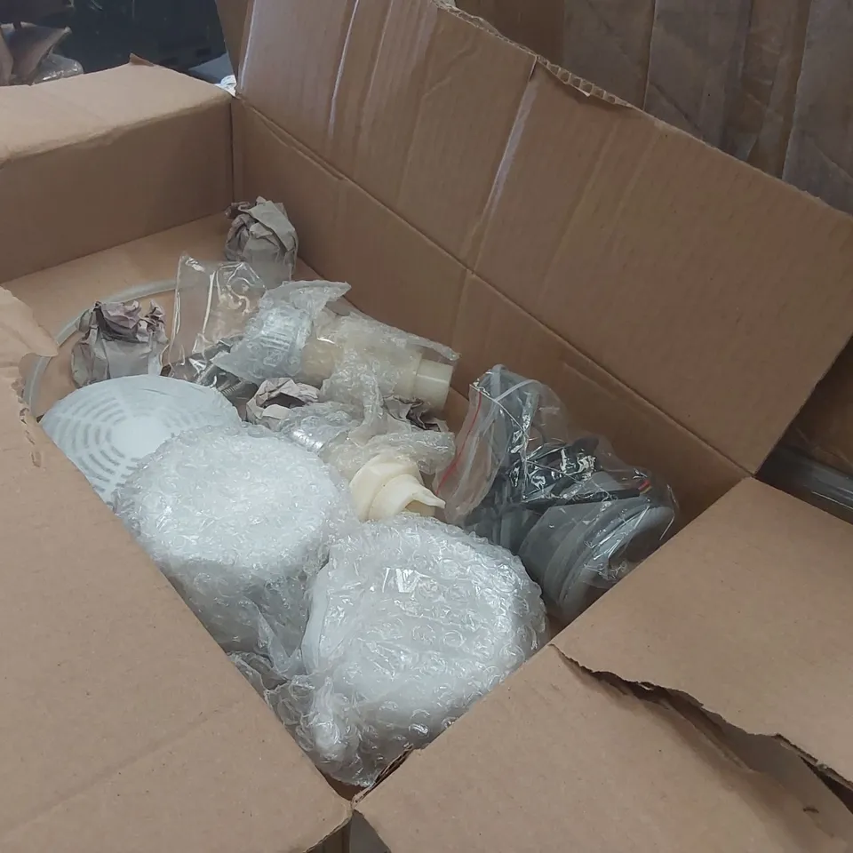 PALLET CONTAINING A LARGE QUANTITY OF ASSORTED BATHROOM PARTS INCLUDING: PIPING, SPA BATH PUMPS ECT