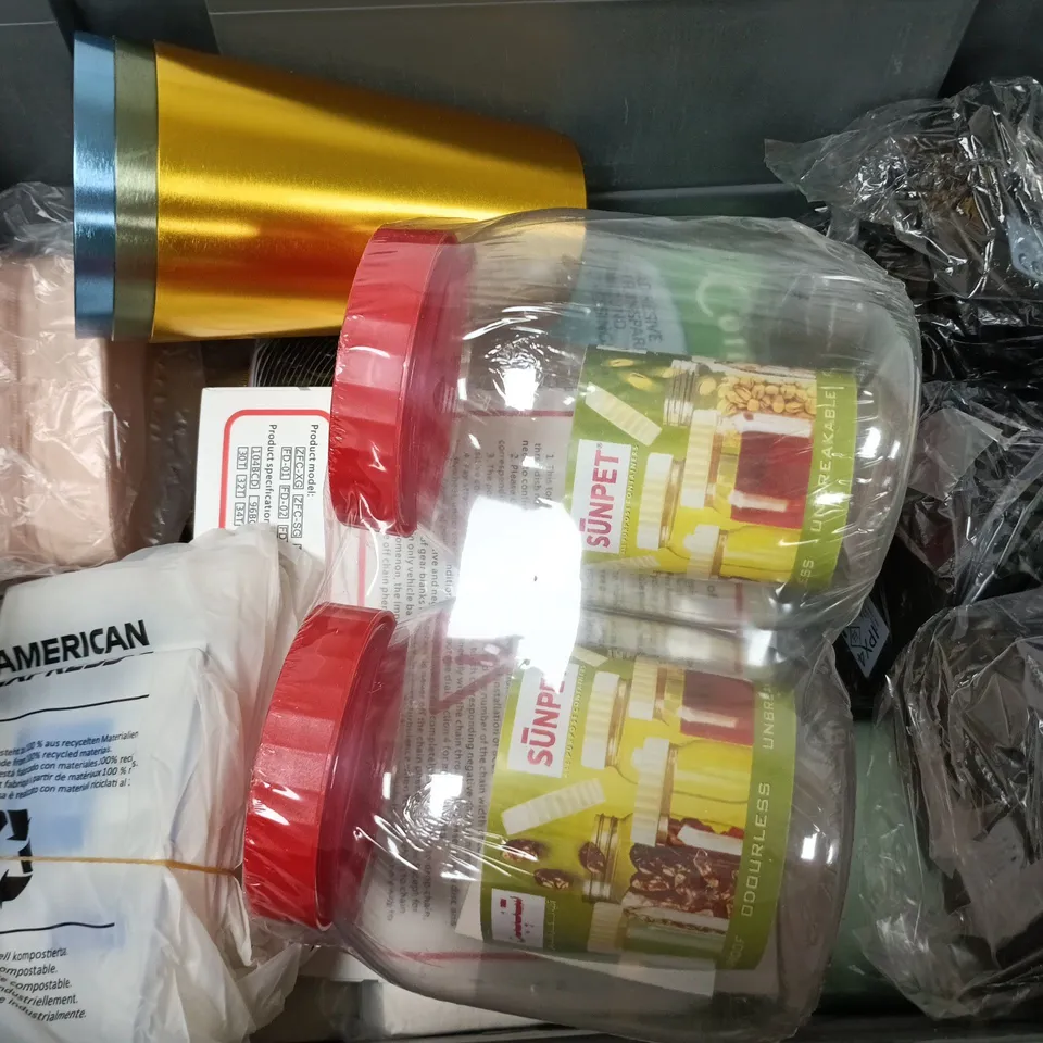 APPROXIMATELY 12 ASSORTED HOUSEHOLD ITEMS TO INCLUDE ADHESIVE PLASTERS, CUPS, SNAIL BLADE, ETC