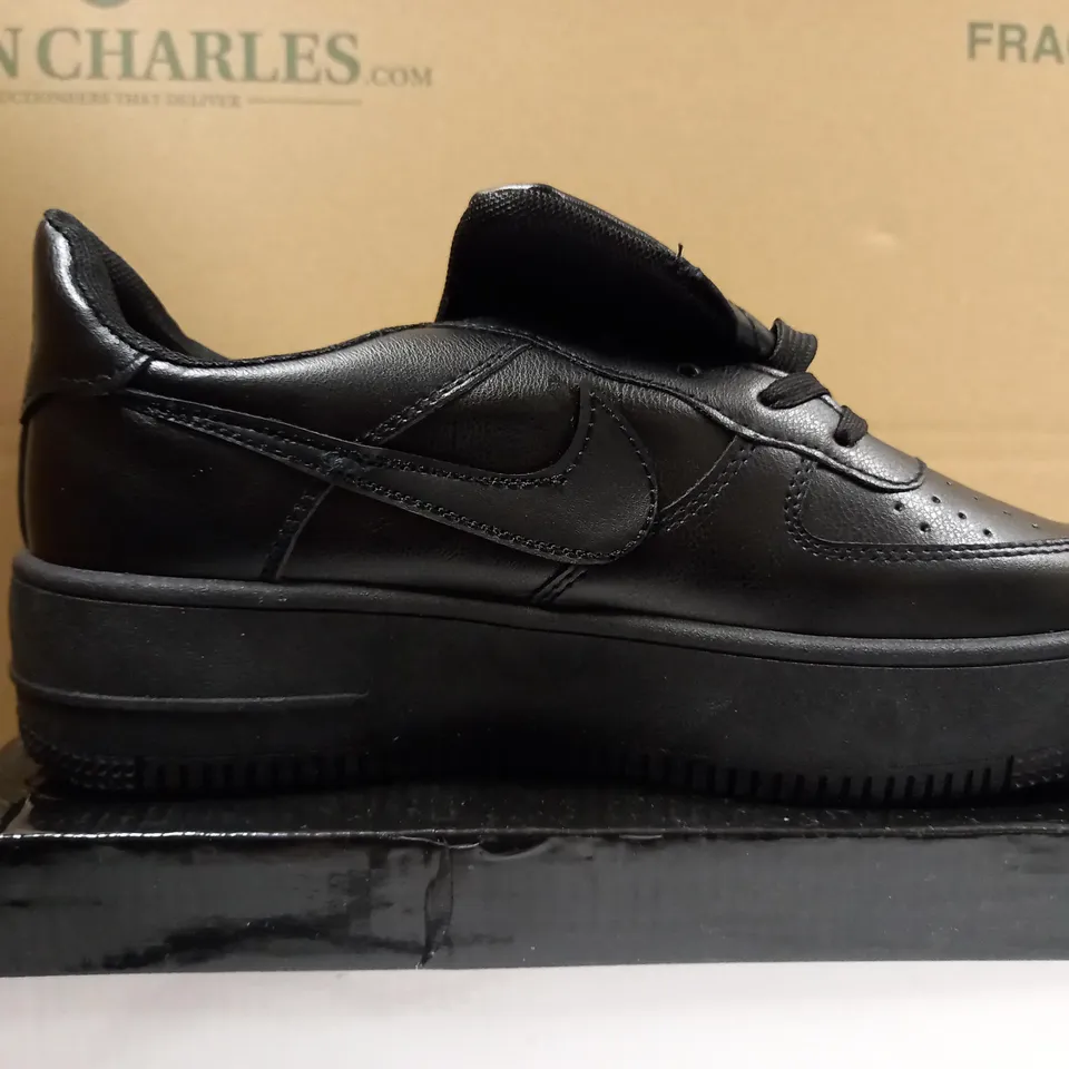 BOXED PAIR OF DESIGNER BLACK FLATFORM TRAINERS - SIZE 7.5