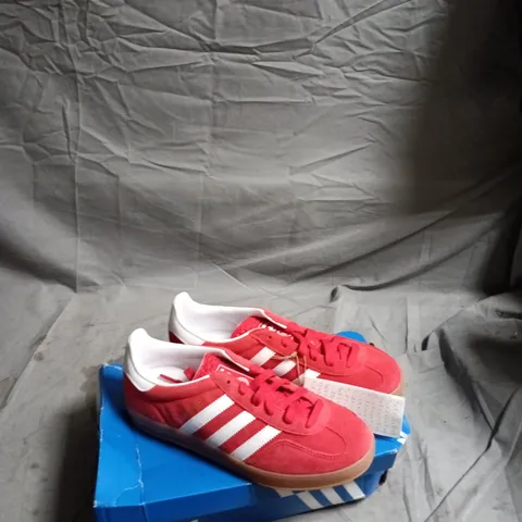 ADIDAS GAZELLE INDOOR J TRAINERS β UK 5Β½, RED SUEDE WITH WHITE STRIPES