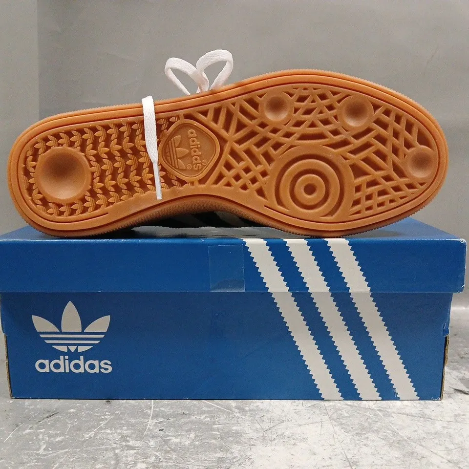 BOXED PAIR OF ADIDAS HANDBALL SPEZIAL WOMEN'S SHOES IN OFF-WHITE/BLACK SIZE 4.5