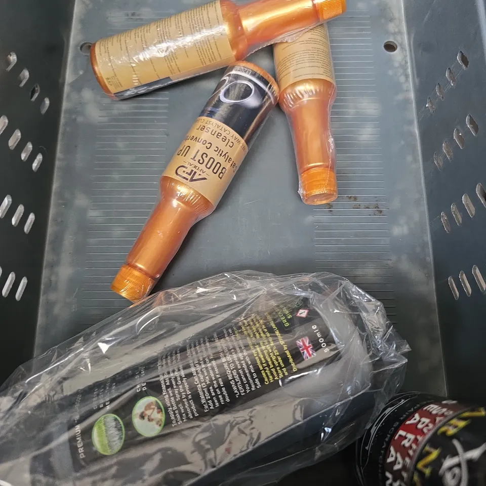 BOX OF ASSORTED CAR ITEMS TO INCLUDE - GUNK DEGREASER - BOOST UP - PREMIUM  WETTING AGENT 