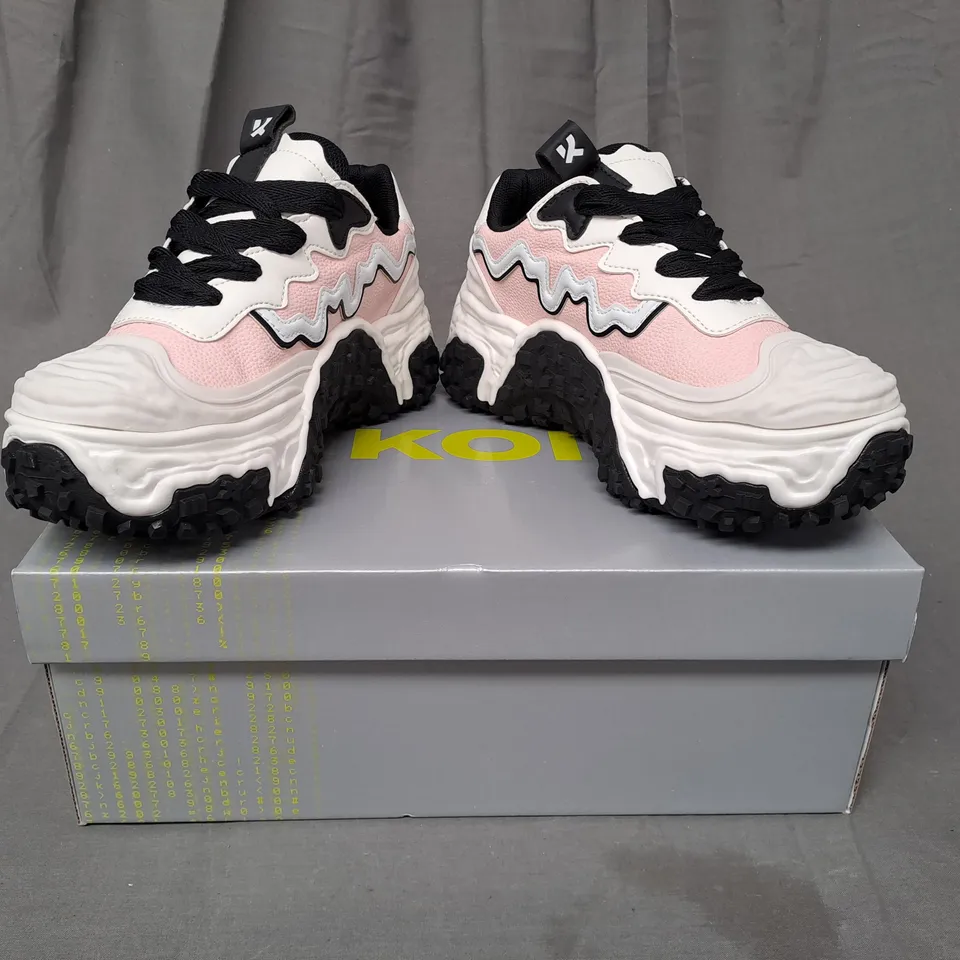 BOXED PAIR OF KOI LAYER CAKE CHUNKY TRAINERS IN WHITE/PINK UK SIZE 2
