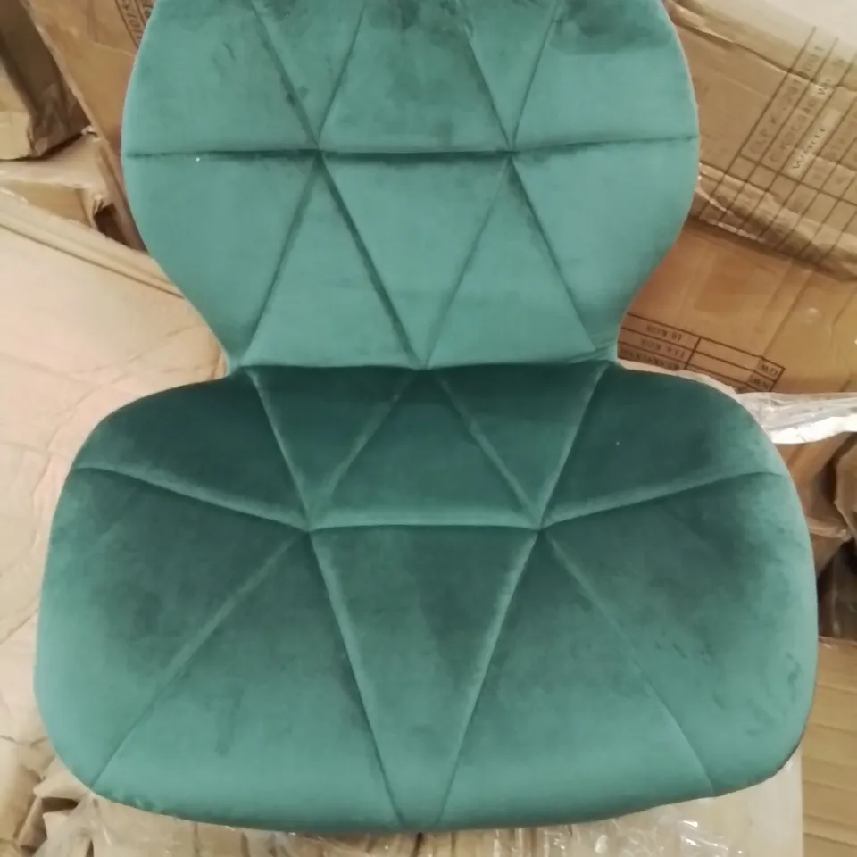 A BOXED PAIR OF GREEN VELVET UPHOLSTERED KITCHEN/BREAKFAST BAR STOOLS