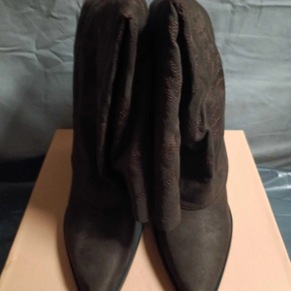 BOXED PAIR OF SIMMI LISTON-1 BROWN SUEDE BOOTS, UK 4 (EU 37, US 6)