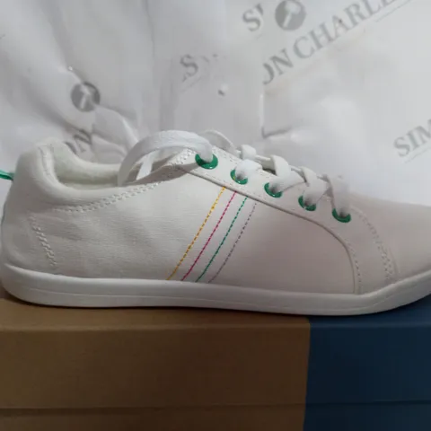 MIP KANNES NKEL BOOTS IN WHITE - SIZE 6