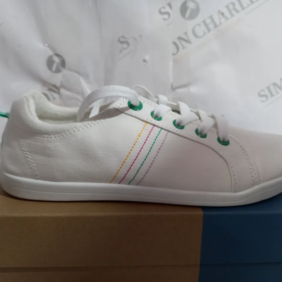 MIP KANNES NKEL BOOTS IN WHITE  - SIZE 6