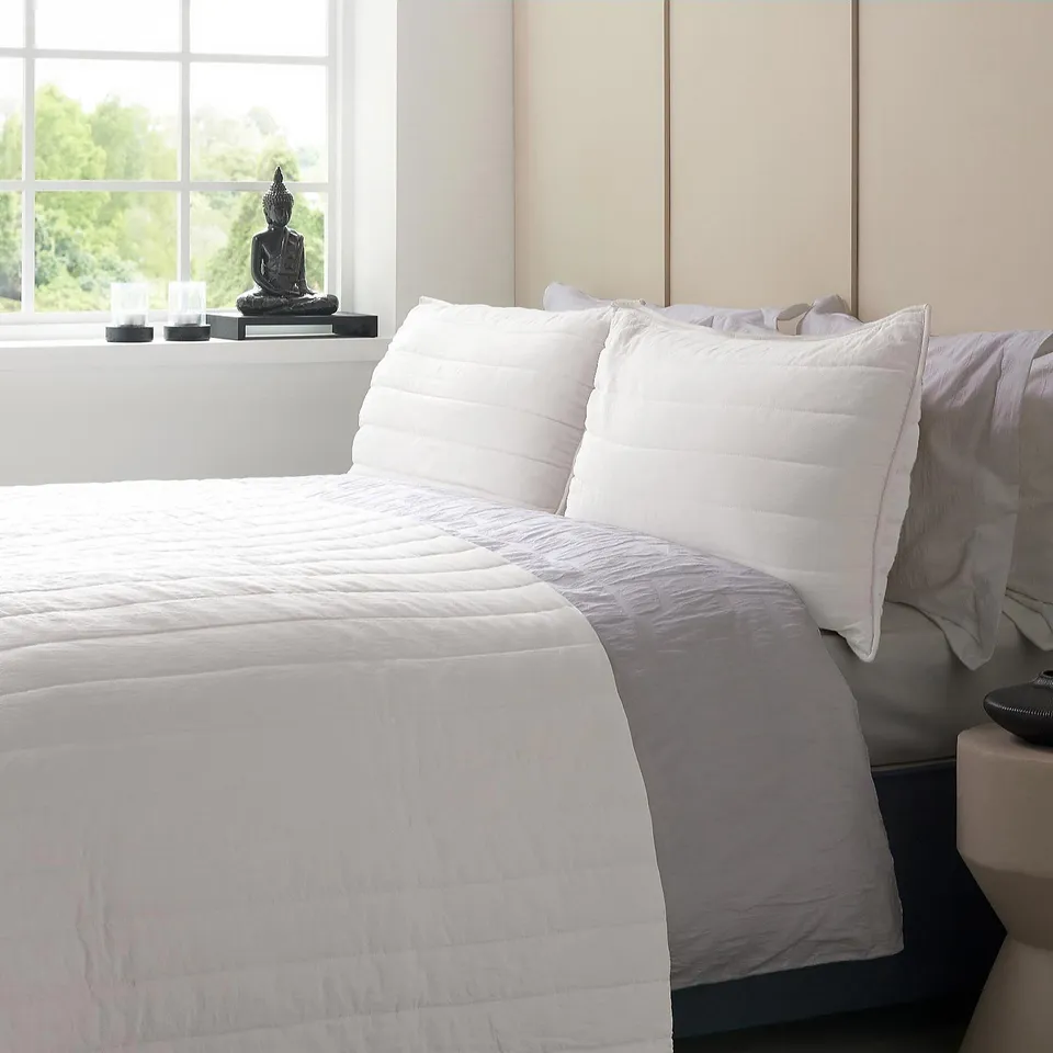 K BY KELLY HOPPEN QUILTED SUMMER WEIGHT BEDSPREAD AND SET OF 2 SHAMS WHITE KING SIZE