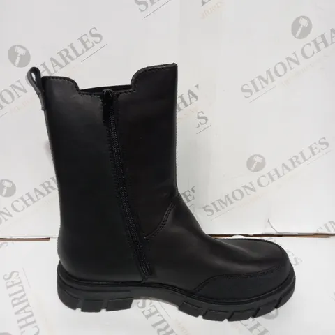RIEKER CHELSEA BOOT IN BLACK SIZE 5