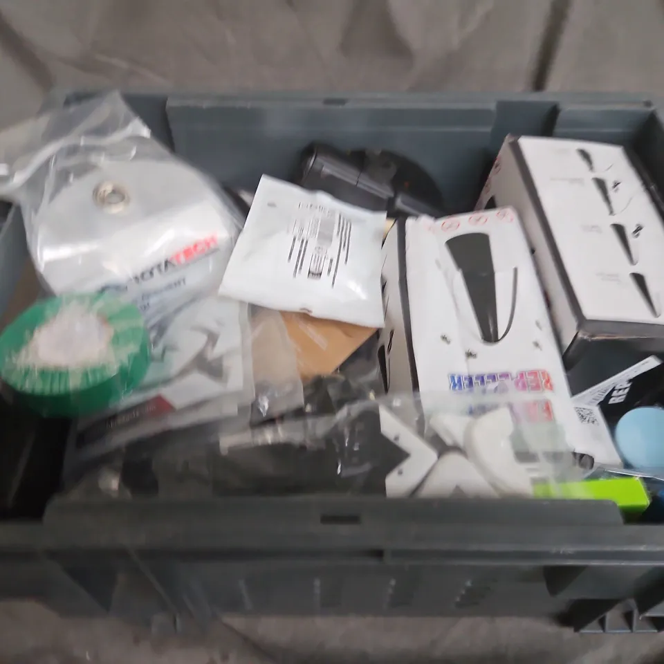APPROXIMATELY 10 ASSORTED HOUSEHOLD ITEMS TOO INCLUDE , FLY REPELLER , GOLF BALLS , ETC 