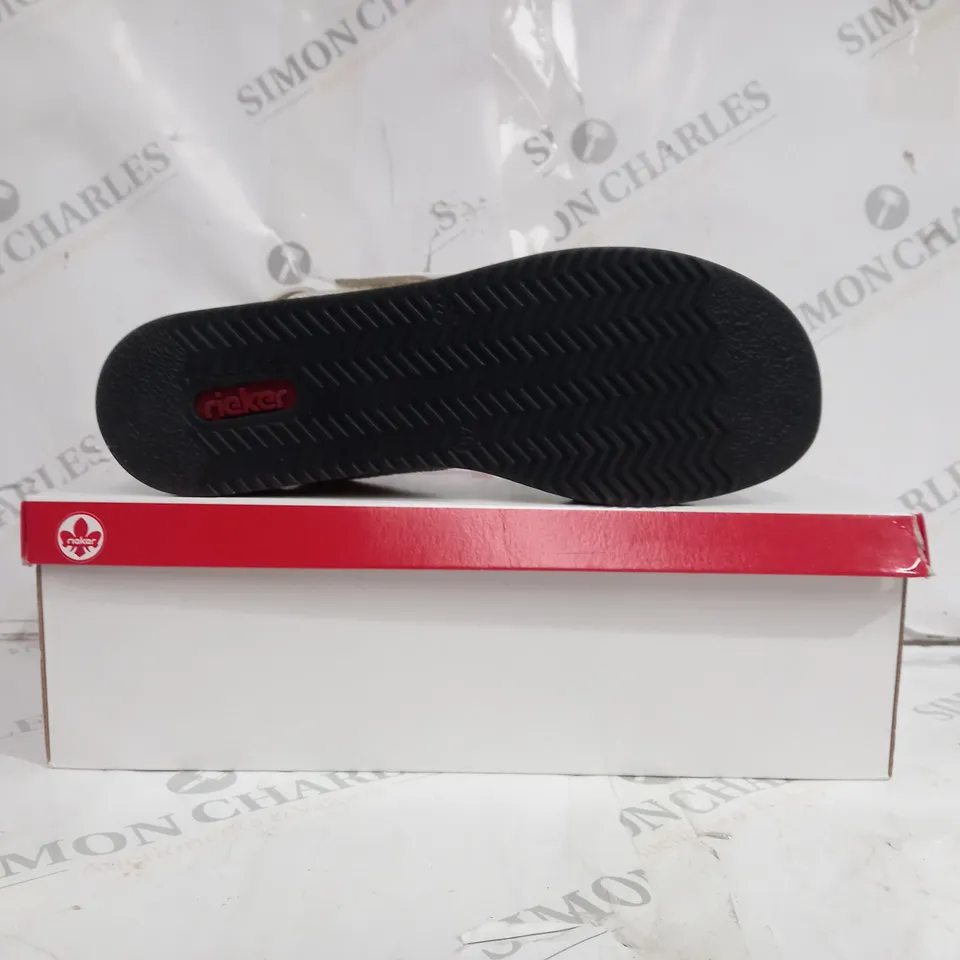 BOXED PAIR OF WEDGE SANDALS IN WHITE SIZE 7