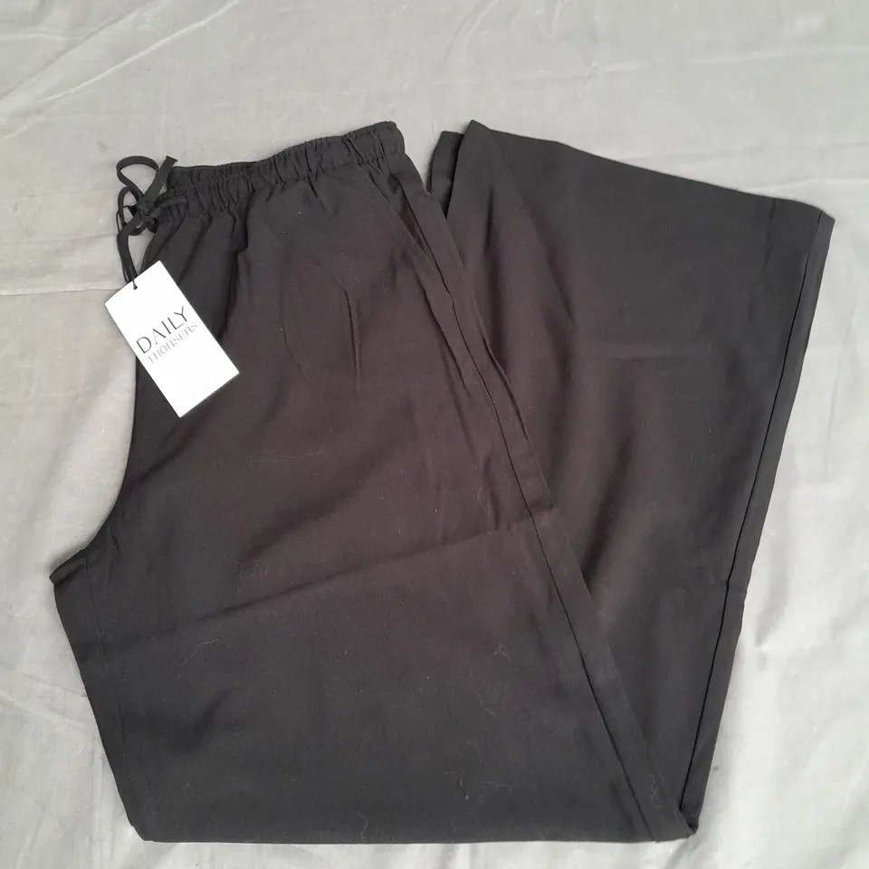 STRADIVARIUS DAILY TROUSERS IN BLACK SIZE XL