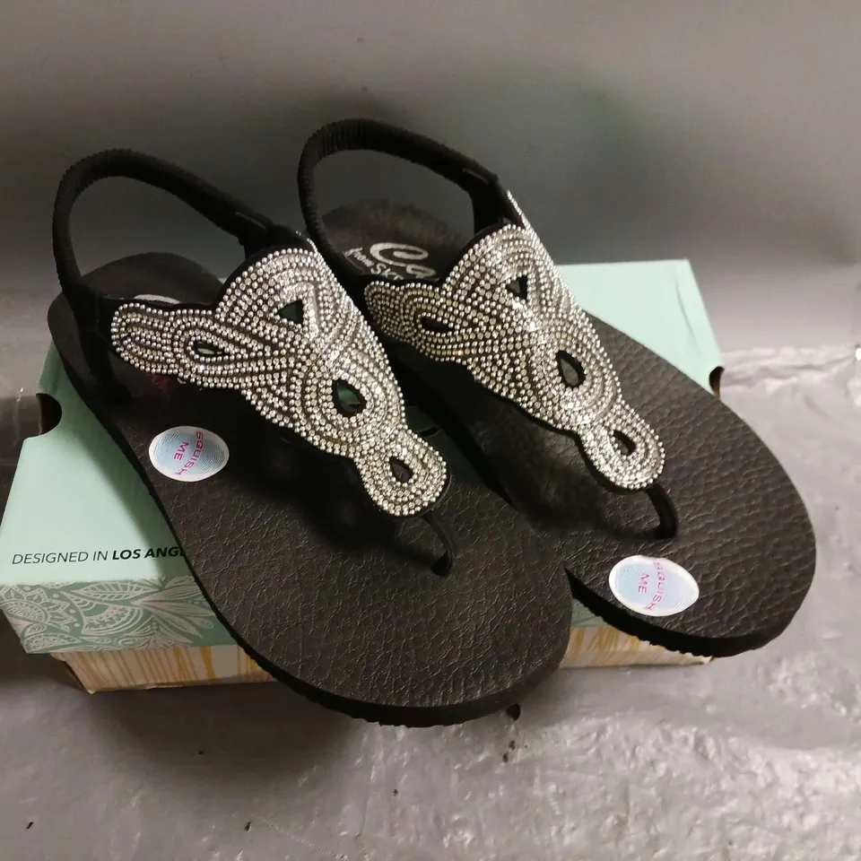 SKECHERS CALI YOGA FOAM THONG SANDALS BLACK WITH SEQUIN DETAIL SIZE 6